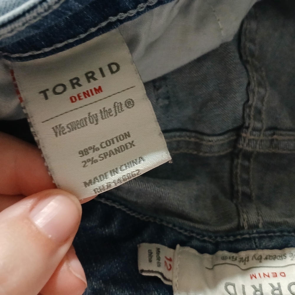 Torrid Distressed Light Blue Women's Jeans - Picture 5 of 8